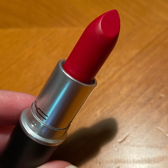 MAC Matte Lipstick Ruby Woo - Picture 3 of 16
